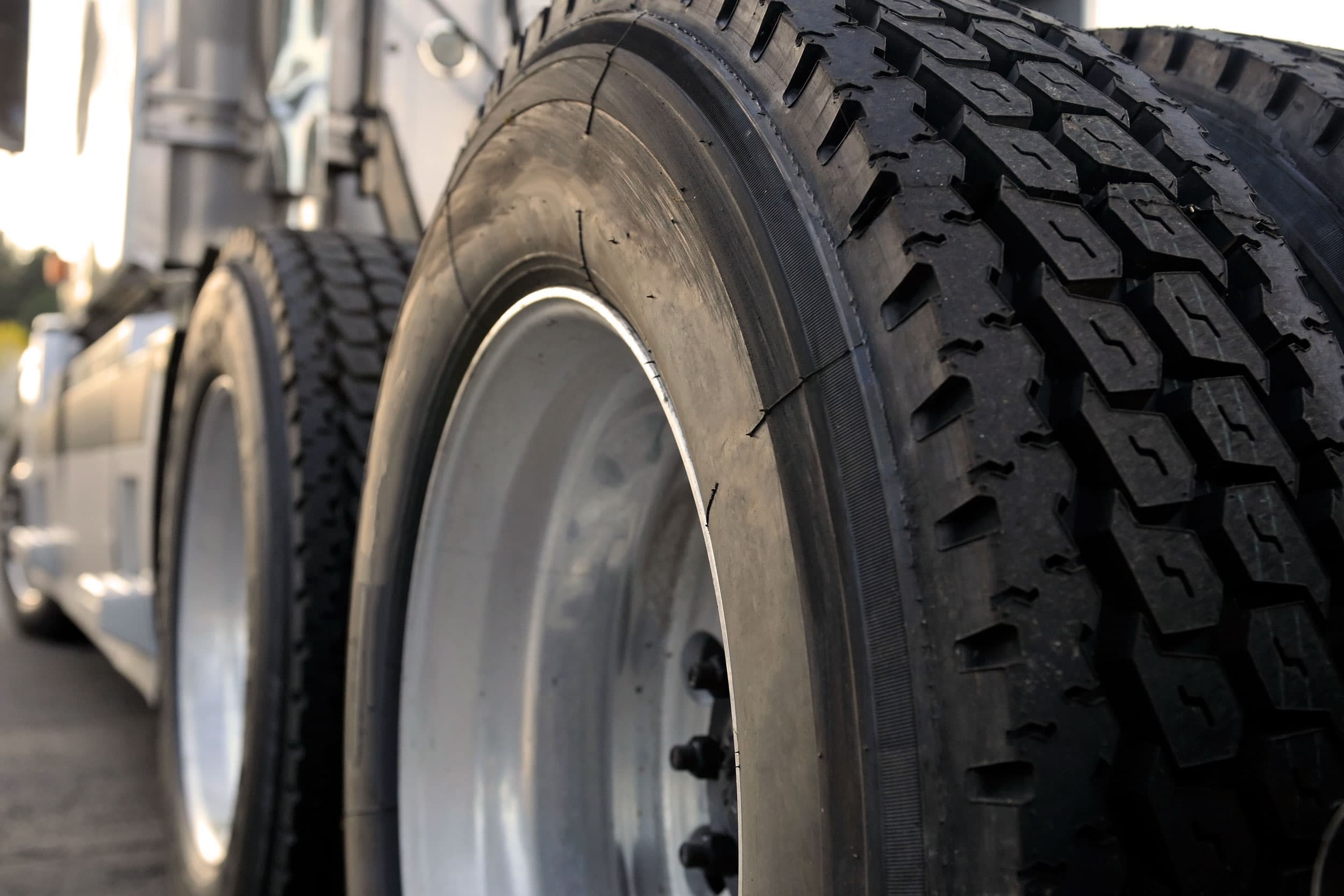 can-you-use-trailer-tires-on-a-truck-postureinfohub