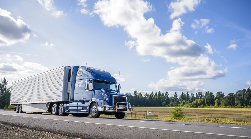 semi trailer with skirt spoiler